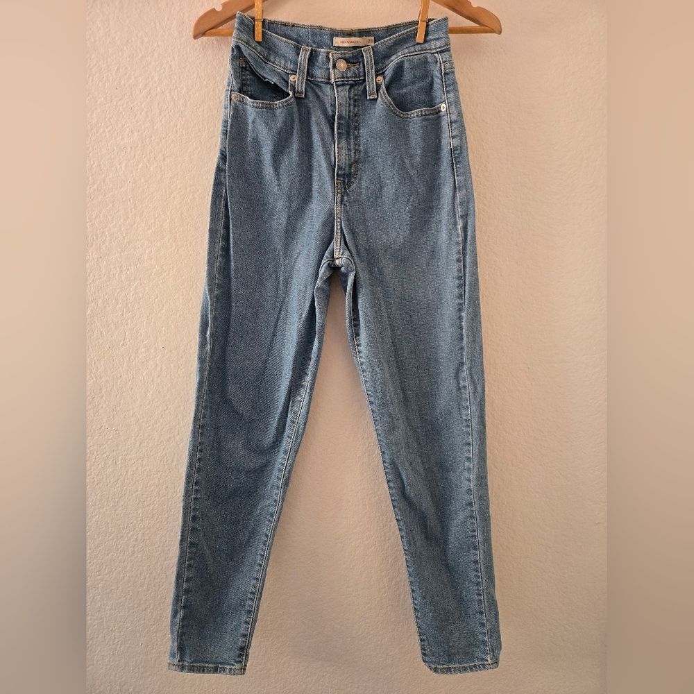 Levi's High Waisted Taper Size 25 Medium Blue Wash Jeans
